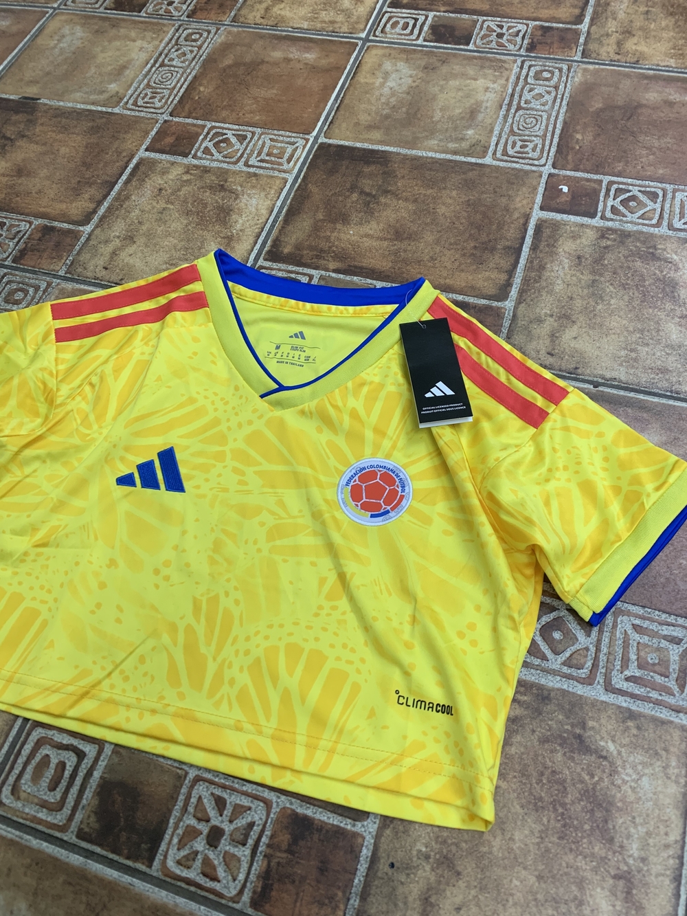 Adidas Colombia 2026 World Cup Women's Cropped Jersey Size L - Picture 2 of 4